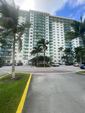 19390 Collins Ave # 123, Sunny Isles Beach FL 33160