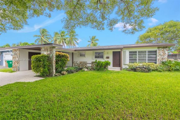 5521 SW 55th Ave, Davie FL 33314