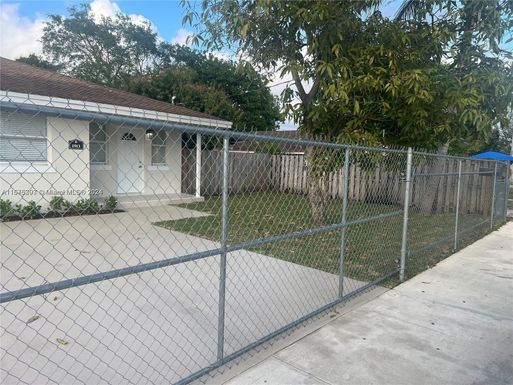 1913 NW 152nd St, Miami Gardens FL 33054