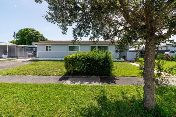 9970 SW 214th St, Cutler Bay FL 33189