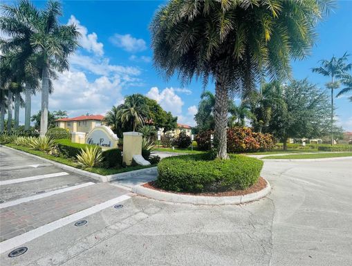 3350 NE 13th Cir Dr # 21, Homestead FL 33033