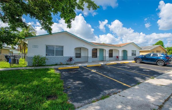 7610 SW 10th St # 2, North Lauderdale FL 33068