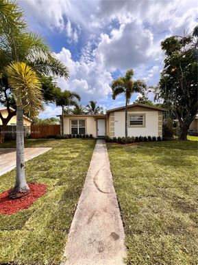 2770 NE 4th St, Boynton Beach FL 33435