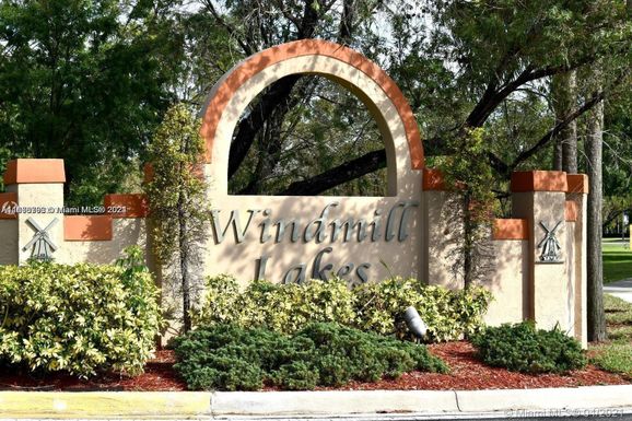 8768 SW 3rd St # 204, Pembroke Pines FL 33025