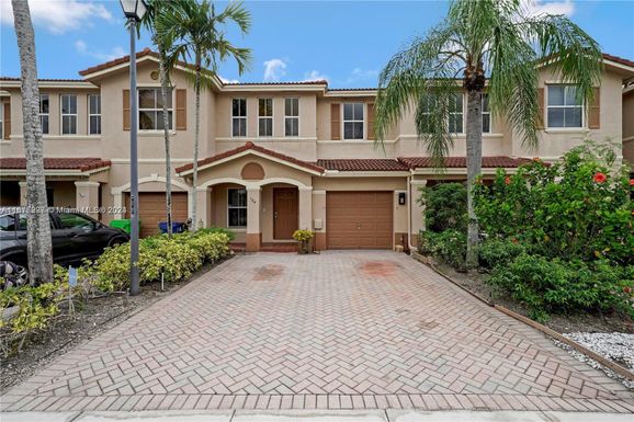 104 Riverwalk Cir, Sunrise FL 33326