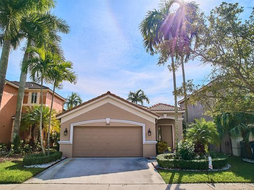 458 Conservation Dr, Weston FL 33327