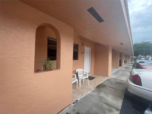 2224 W 53rd Pl # 2224, Hialeah FL 33016