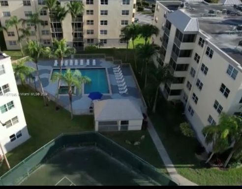 8290 Lake Dr # 216, Doral FL 33166