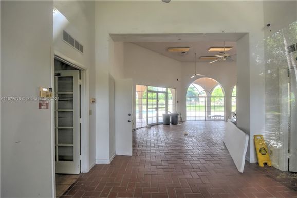 8630 SW 3rd St # 201, Pembroke Pines FL 33025