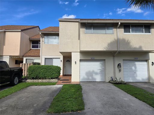 8220 NW 8th St # 5, Plantation FL 33324