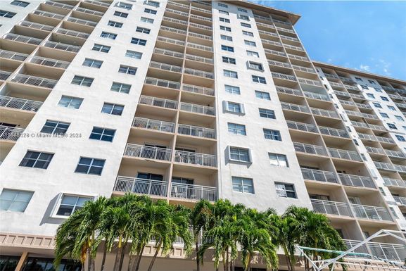 400 Kings Point Dr # 426, Sunny Isles Beach FL 33160