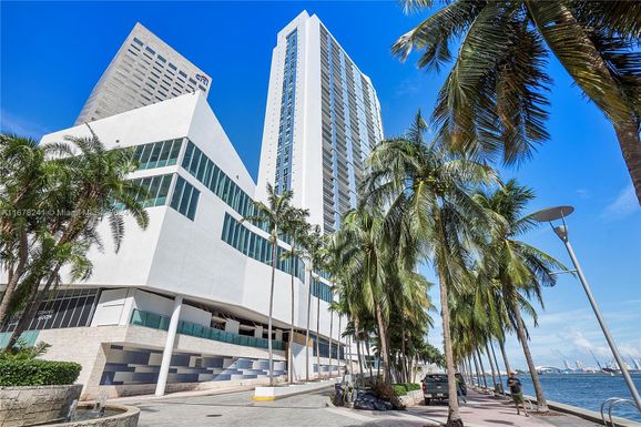 335 S Biscayne Blvd # 2810, Miami FL 33131