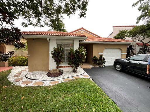 1313 Seagrape Cir, Weston FL 33326