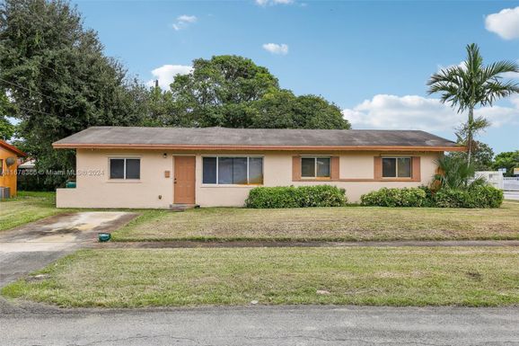 550 NW 35th Ter, Lauderhill FL 33311