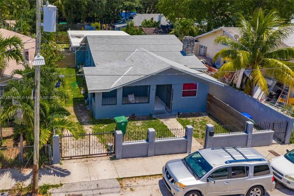 56 NW 60th St, Miami FL 33127