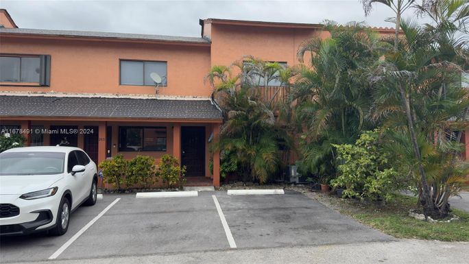 6375 W 27th Way # 103, Hialeah FL 33016