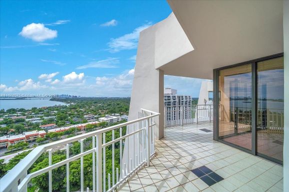 1000 Quayside Ter # 10, Miami FL 33138