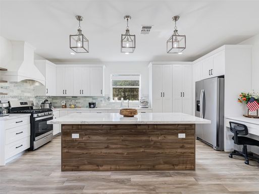 2511 Christopher Ln, Other City - In The State Of Florida FL 33440