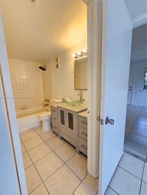 4311 NW 19th St # 7, Lauderhill FL 33313