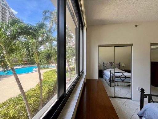 540 Brickell Key Dr # 215, Miami FL 33131