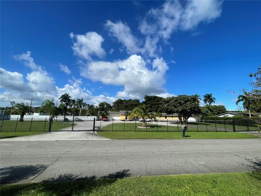 247 NE 19th St, Homestead FL 33030