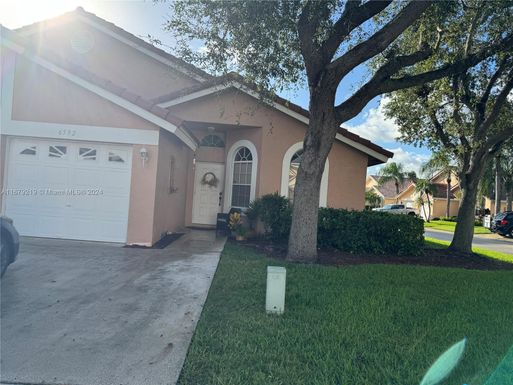 6592 Marissa Cir, Lake Worth FL 33467