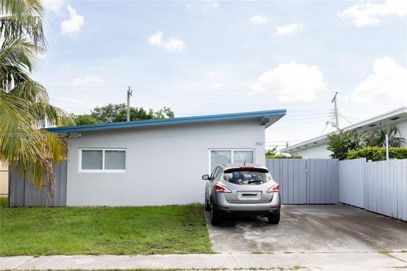 542 SW 27th Ter, Fort Lauderdale FL 33312