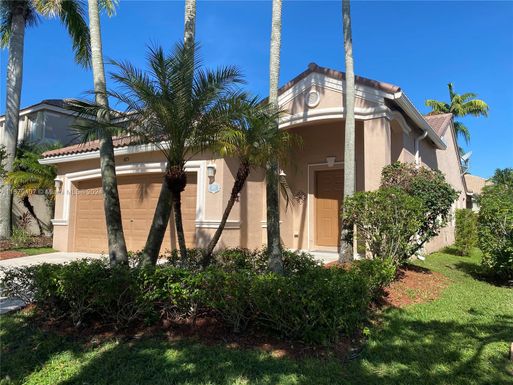 475 Conservation Dr, Weston FL 33327