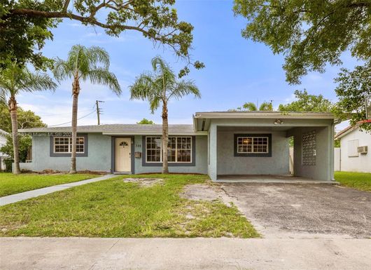 720 SW 69th Way, Pembroke Pines FL 33023