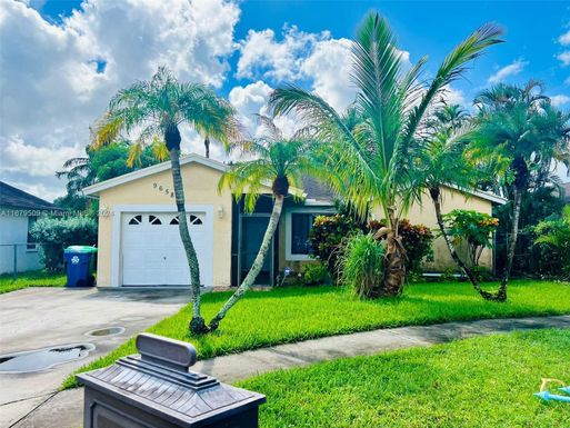 9658 NW 49th Ct, Sunrise FL 33351