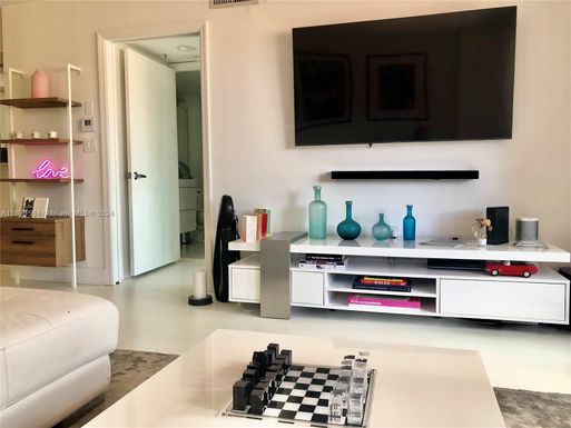 90 Alton Rd # 307, Miami Beach FL 33139