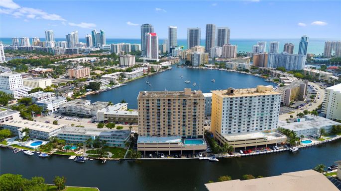 437 Golden Isles Dr # 9J, Hallandale Beach FL 33009