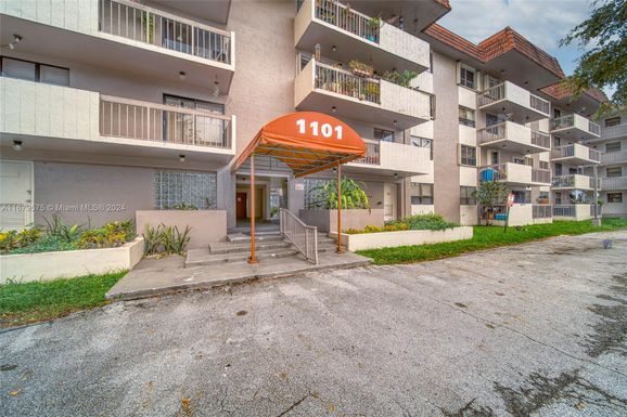 1101 SW 122nd Ave # 315, Miami FL 33184