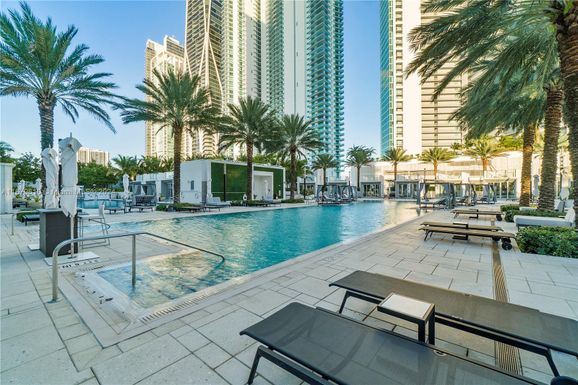 851 NE 1st Ave # 3702, Miami FL 33132