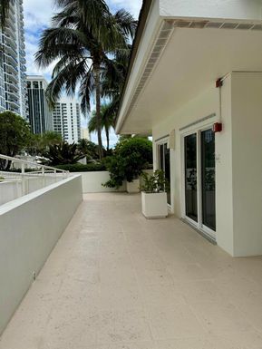 4775 Collins Ave # A3, Miami Beach FL 33140