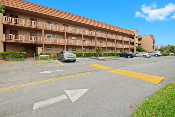 9580 Sunrise Lakes Blvd # 209, Sunrise FL 33322