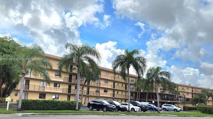 9370 SW 8th St # 208, Boca Raton FL 33428