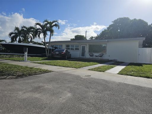 642 W 64th Dr, Hialeah FL 33012