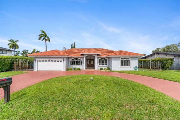 6821 Winged Foot Dr, Hialeah FL 33015