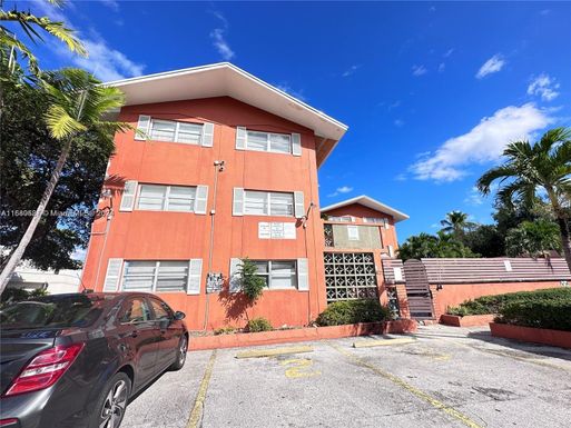 421 NE 68 st # 8, Miami FL 33138