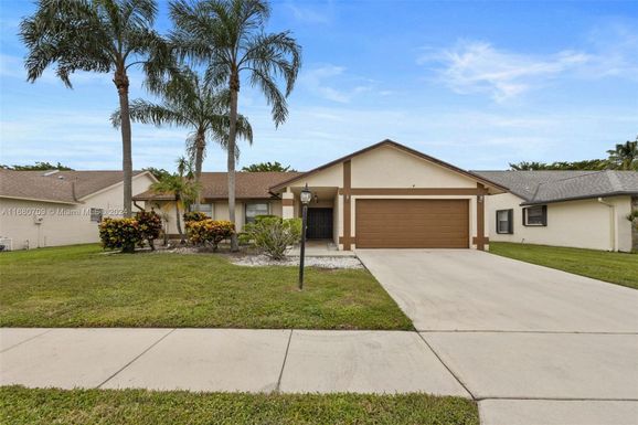 9587 Trivolo Pl, Boca Raton FL 33434