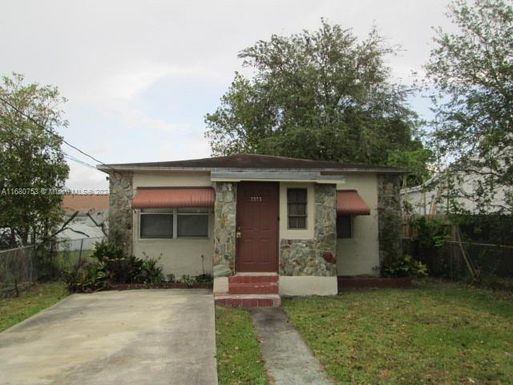 2375 NW 58th St, Miami FL 33142