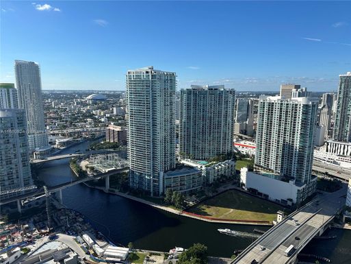 68 SE 6 ST # 4004, Miami FL 33131