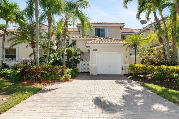 1130 Chestnut Ln, Hollywood FL 33019