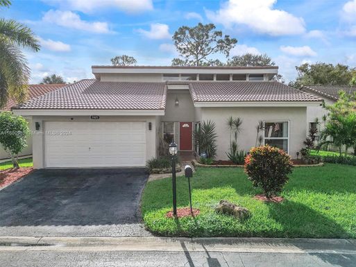 1621 Riverwood Ln, Coral Springs FL 33071