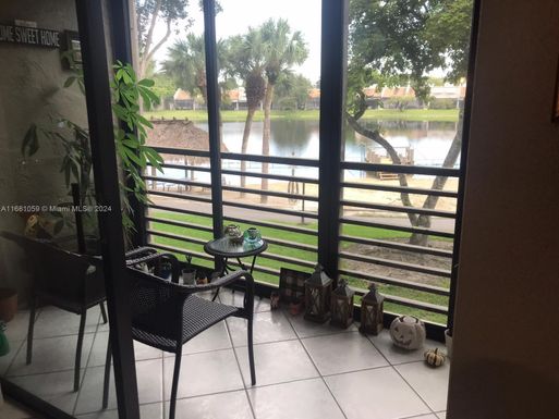 1101 Colony Point Cir # 204, Pembroke Pines FL 33026