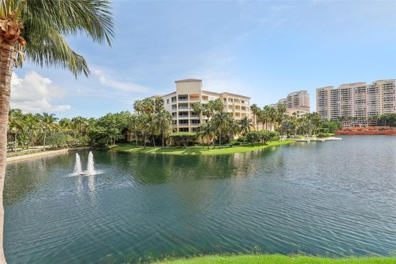 723 Crandon Blvd # 206, Key Biscayne FL 33149