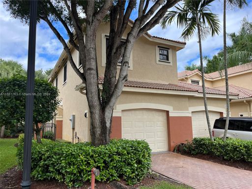 4207 Vineyard Cir, Weston FL 33332