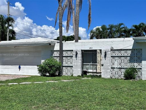 2211 NE 57th St, Fort Lauderdale FL 33308