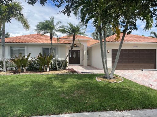 16919 Crestview Ln, Weston FL 33326